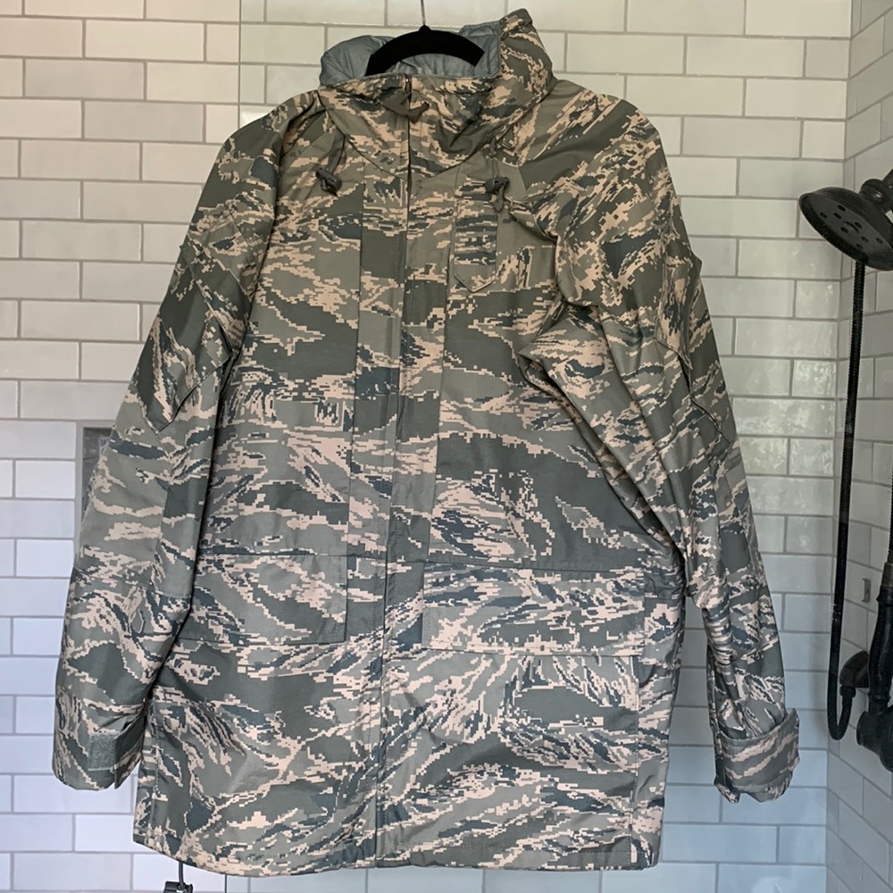 NWOT ABU Camo Uniform Gortex Waterproof Jacket Size Men’s Small Fits women’s M/L